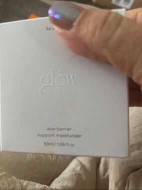 Glow Aloe Barrier Support Moisturizer — White
